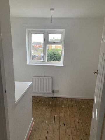 3 bedroom terraced house to rent - Photo 3