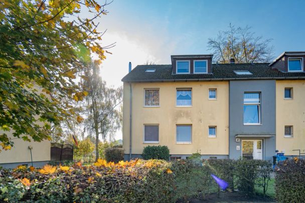 Gemütliche Dachgeschosswohnung mit Balkon in Stade-Hahle - Photo 1