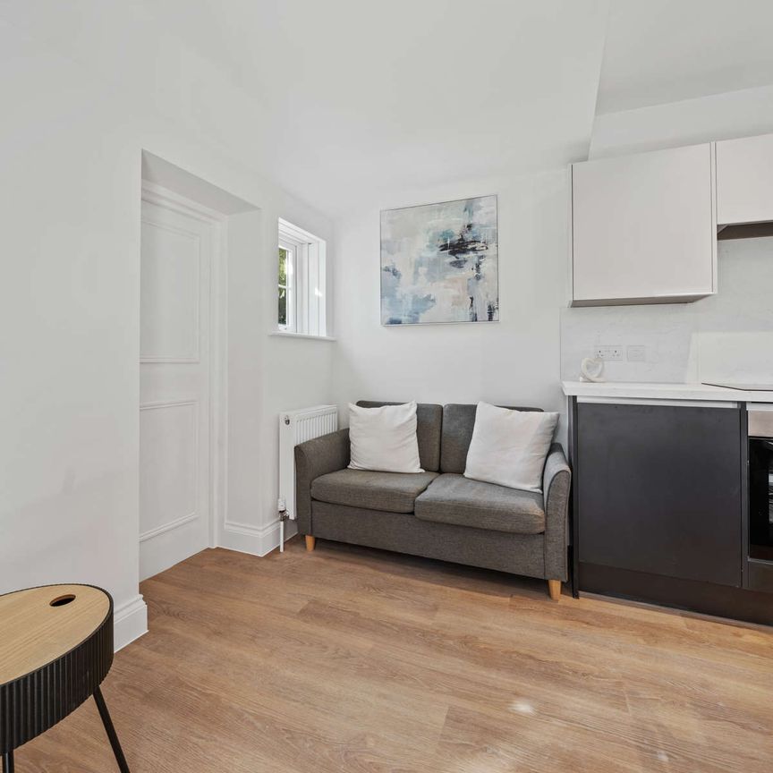 Luxury Professional Double En-suite/Kitchenette HMO in the heart of Poole Room 5 - Photo 1