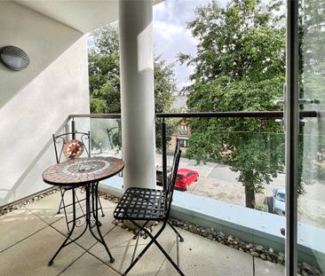 2 bedroom flat to rent - Photo 4