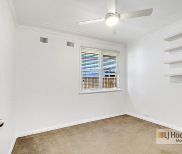 "Charming & Spacious Family Home" - Photo 4