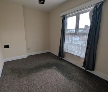 3 bedroom flat to rent - Photo 3