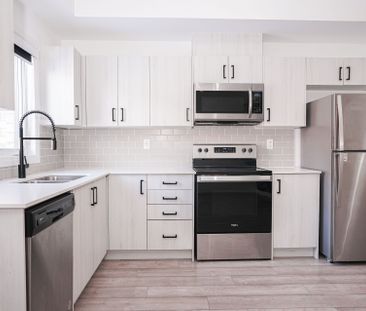 For Lease - 108 Fairlane Avenue, Barrie, Ontario - Photo 3