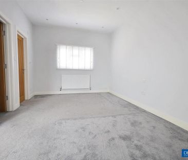 4 bedroom end of terrace house to rent - Photo 6
