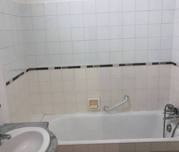 Location Appartement 1 pièce 37m² ANNECY 74000 - Photo 4