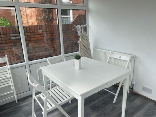 House share to rent - Photo 1