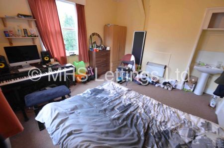 10 Bedroom Mid Terraced House for rent in Regent Park Avenue - Photo 2