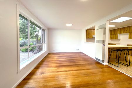3 BEDROOM FAMILY HOME IN PRIZED LOCATION - Photo 4