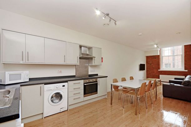 5 Bed Flat, Bells Square, S1 - Photo 1