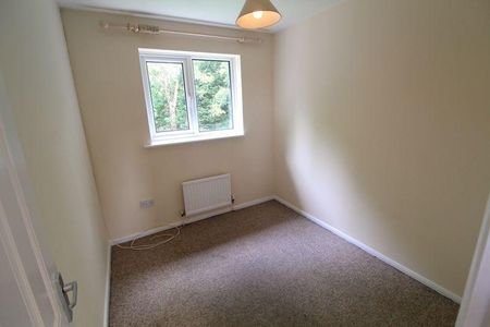 4 bedroom detached house to rent - Photo 2