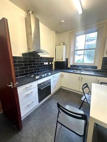 1 bedroom in a house share to rent - Photo 5