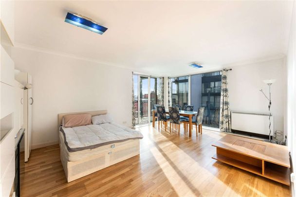 Boardwalk Place, London, E14 5SH - Photo 1