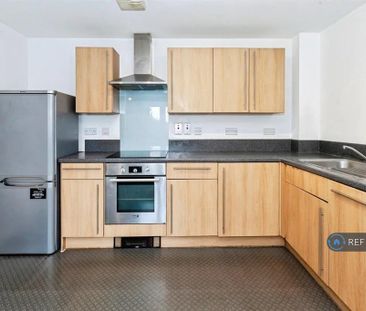 2 bedroom flat to rent - Photo 3