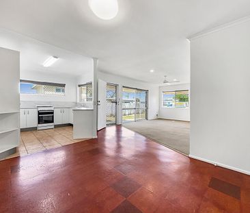 Freshly Renovated Home in the Prime of Maroochydore&excl; - Photo 4
