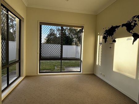 Luxury 5 bedroom house in Calamvale - Photo 5