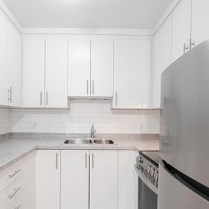 Studio Rénové 2 1/2 - En Face Du Métro Du Collège - 1461 Rue Du College, Montréal - Photo 3