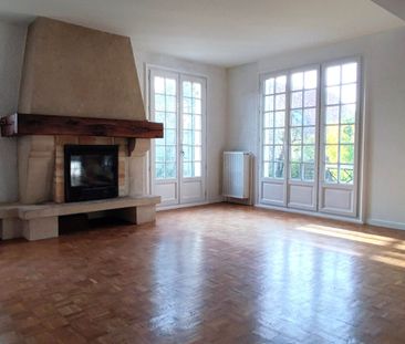 Location Maison 9 pièces 153m² - Photo 2