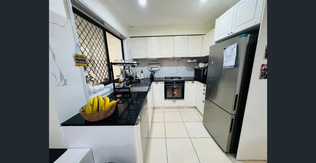 Bright, Comfortable & Solar-Efficient - Perfect Family Home - Photo 1