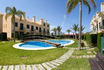 FOR RENT: SPACIOUS AND ELEGANT 4-BEDROOM BUNGALOW FOR LONG TERM