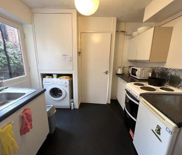 3 bedroom terraced house to rent - Photo 6