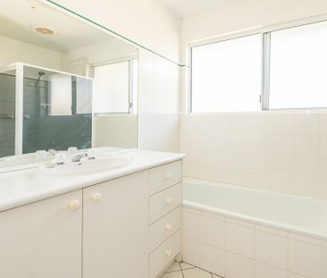 6 Suzanne Way, Broulee NSW - Photo 5