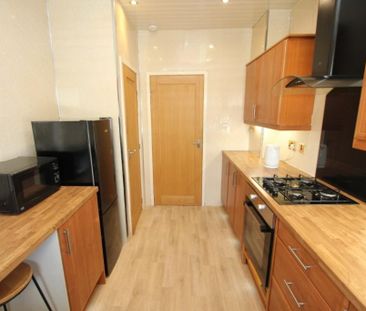 3 bedroom flat to rent - Photo 5