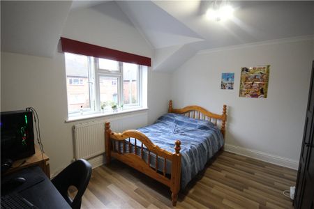 Bond Street, Englefield Green, Egham, Surrey, TW20 0PU - Photo 4