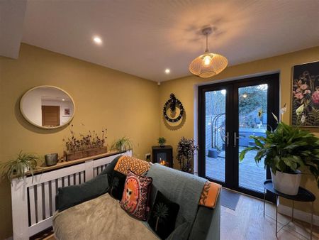 3 bedroom semi-detached house to rent - Photo 4