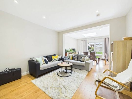 Alexandra Gardens, Hounslow, Middlesex, TW3 - Photo 1