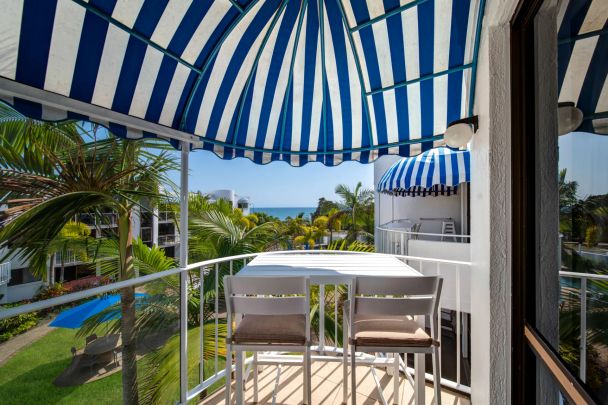 Top-Floor Coastal Apartment with Ocean Views - Photo 1