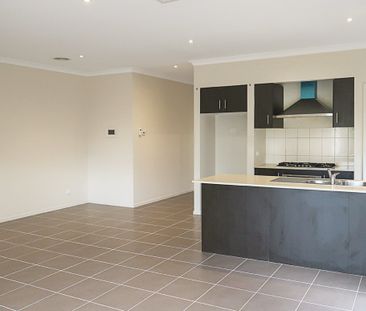 Family Home in Tarneit - Photo 4