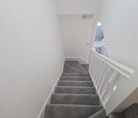 7 bedroom House To Let - Photo 3