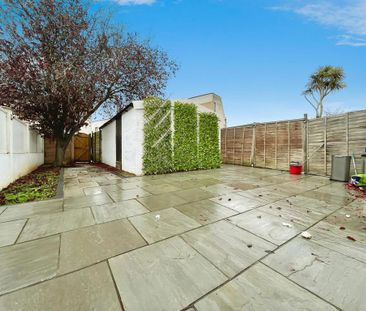 4 bedroom end of terrace house to rent - Photo 6