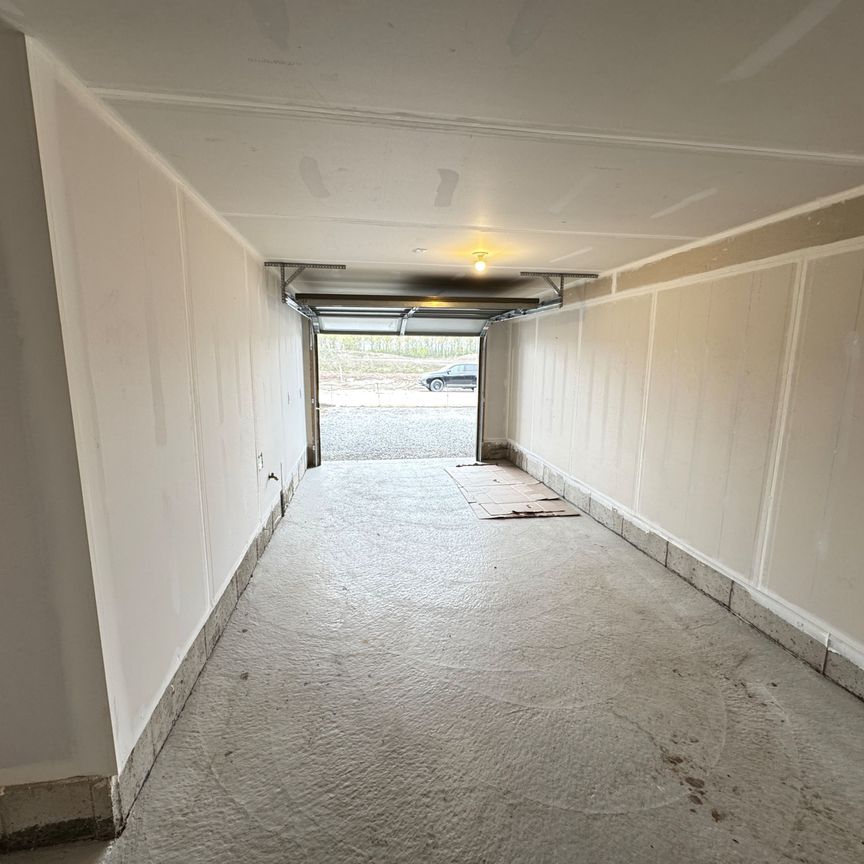 For Lease - 55 Gunnel Road, Welland, Ontario - Photo 1