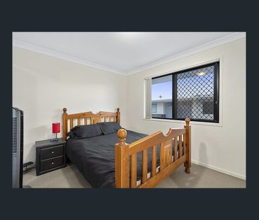 Available from 5/12/2025 – Modern Three-Level Townhouse in Prime Ne... - Photo 2