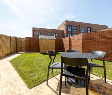 3 bedroom semi-detached house to rent - Photo 6