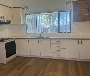 3 Bedroom low maintenance home! - Photo 2