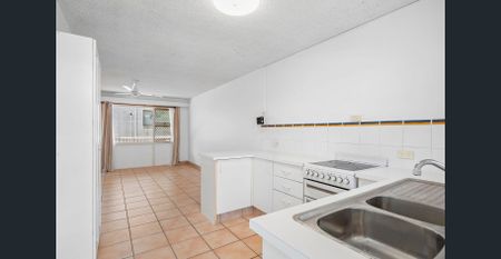 Stunning First-Floor Apartment with Uninterrupted Ocean Views - Photo 4