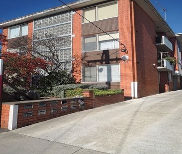 One bedroom apartment in perfect location - Photo 3