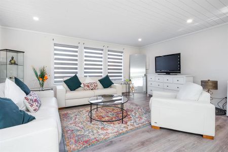 Perfect Family Home! - Photo 2