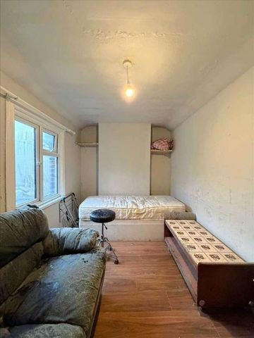 Queen Street, Gravesend, DA12 - Photo 3