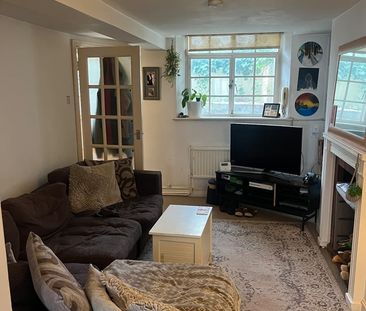 1 Bed Flat, Greenwich, SE10 - Photo 1