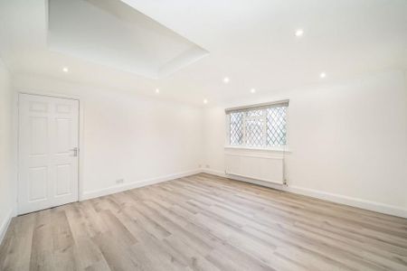 5 bedroom detached house to rent - Photo 3