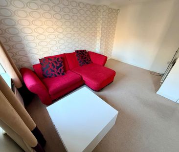 4 bedroom detached house to rent - Photo 2