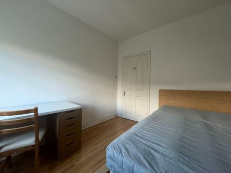 3 Bed Flat, Richmond Place, EH8 - Photo 2