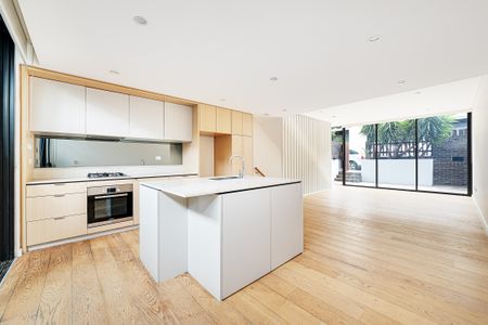 10 Barr Street, Camperdown NSW 2050 - House For Rent | Domain - Photo 4