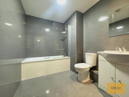 2 bedroom flat to rent - Photo 3