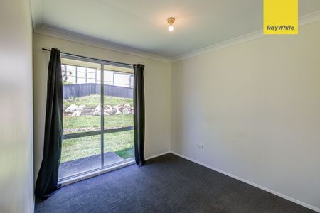 Spacious Freshly Renovated Family Home in Parkwood 3 Bed 2 Bath - Photo 5