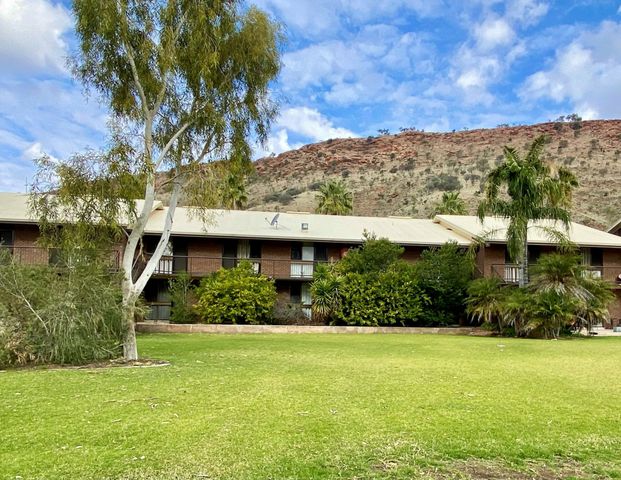 1 BEDROOM 1 BATHROOM FURNISHED STUDIO UNIT - Photo 1