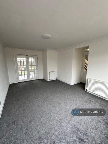 3 bedroom end of terrace house to rent - Photo 2